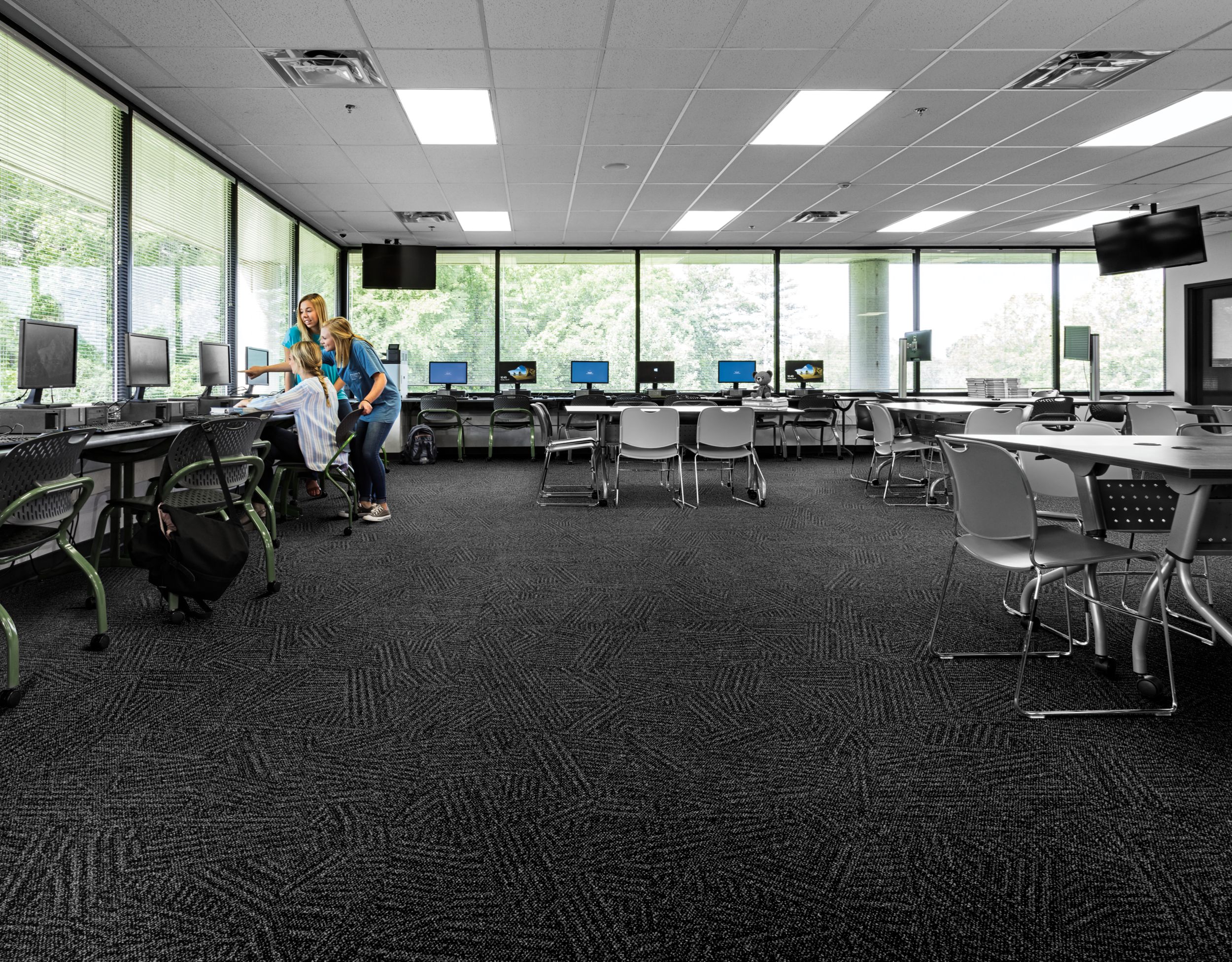 Interface Open Air 412 carpet tile in open workspace with women collaborating around computer image number 3
